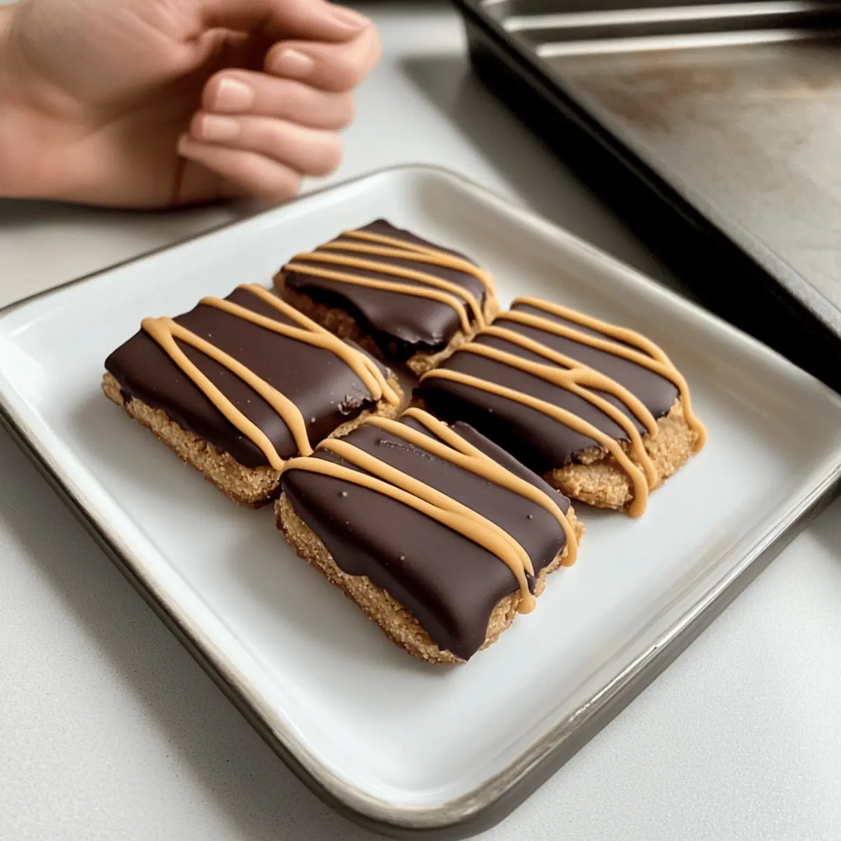 Irresistible Buckeye Graham Crackers: No-Bake Delight! 3 Buckeye Graham Crackers cwzs5p