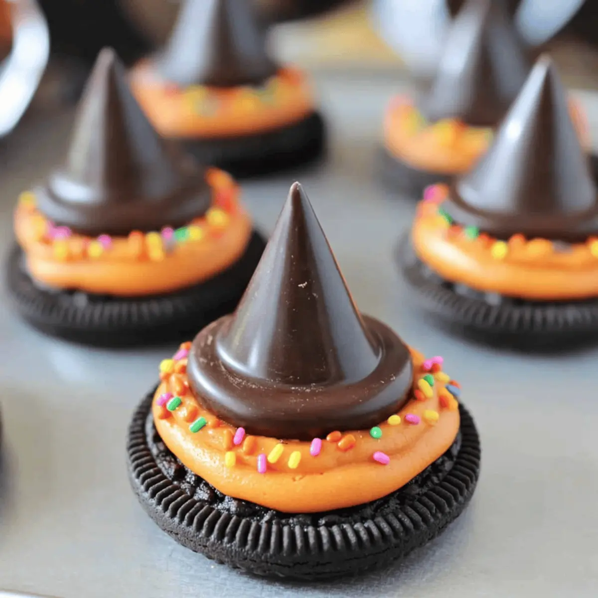 Oreo Witch Hat Cookies: Fun and Easy No-Bake Treats 2 Oreo Witch Hat Cookies lrywvk